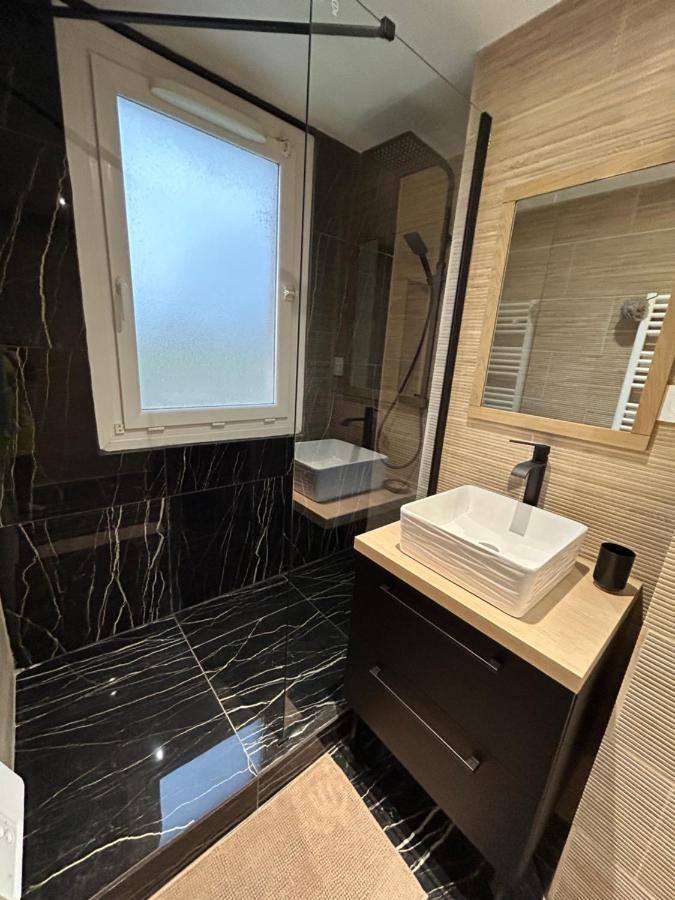 T4 Jolie Vue Avec Jaccuzzi Apartment Vitrolles  Exterior foto