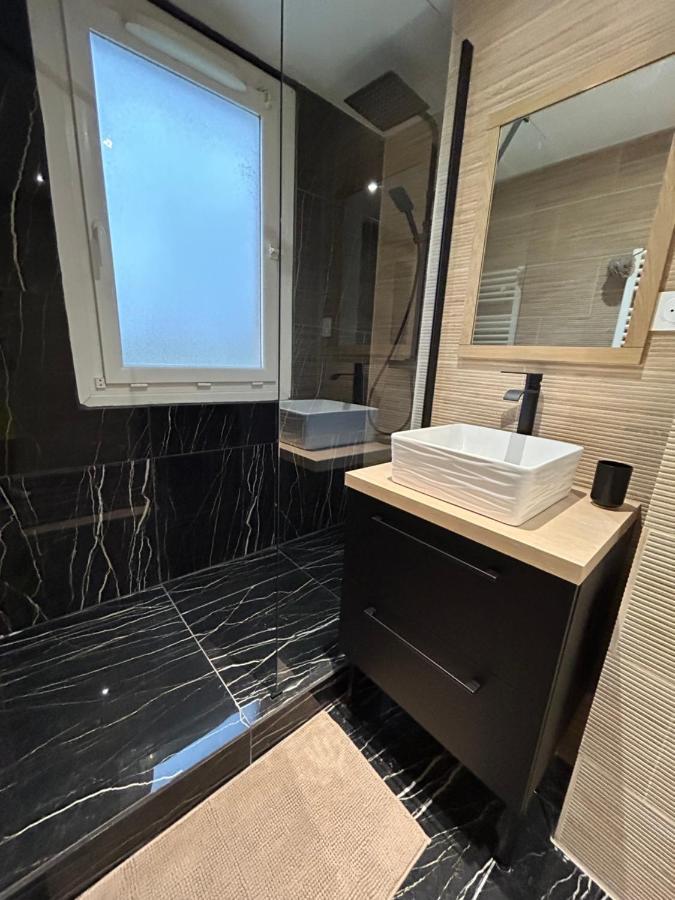 T4 Jolie Vue Avec Jaccuzzi Apartment Vitrolles  Exterior foto